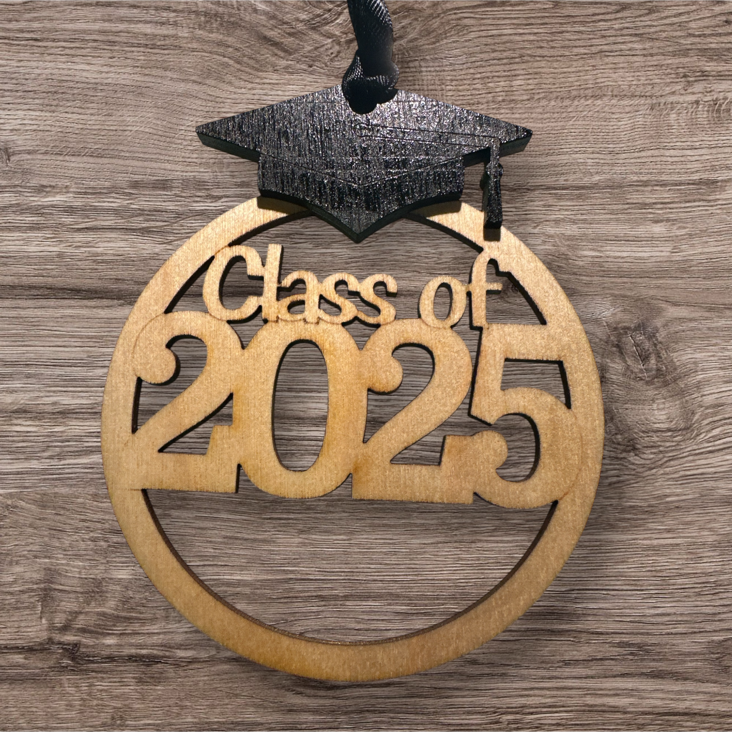 Class of 2025 Graduation Ornament – Personalized Wooden Keepsake with Graduation Cap